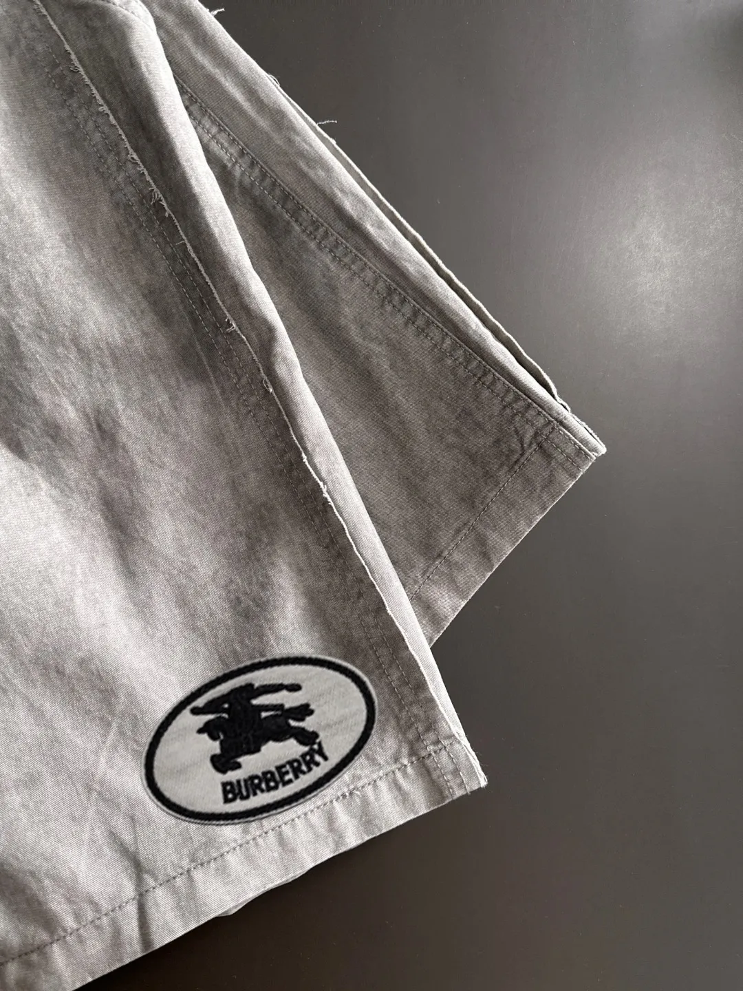 Next day shipment P160 Premium Burberry 2026 Spring/Summer New Arrival elastic band casual shorts, counter-customized fabrics Breathable, high comfort, impeccable details, brand element design concept, reflecting high quality. It feels delicate and soft! It presents a casual cut and the upper body shape is great! Sizes:S-3XL